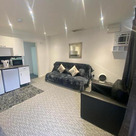 Beautiful 3-Bed Apartment In Merthyr Tydfil Luaran gambar
