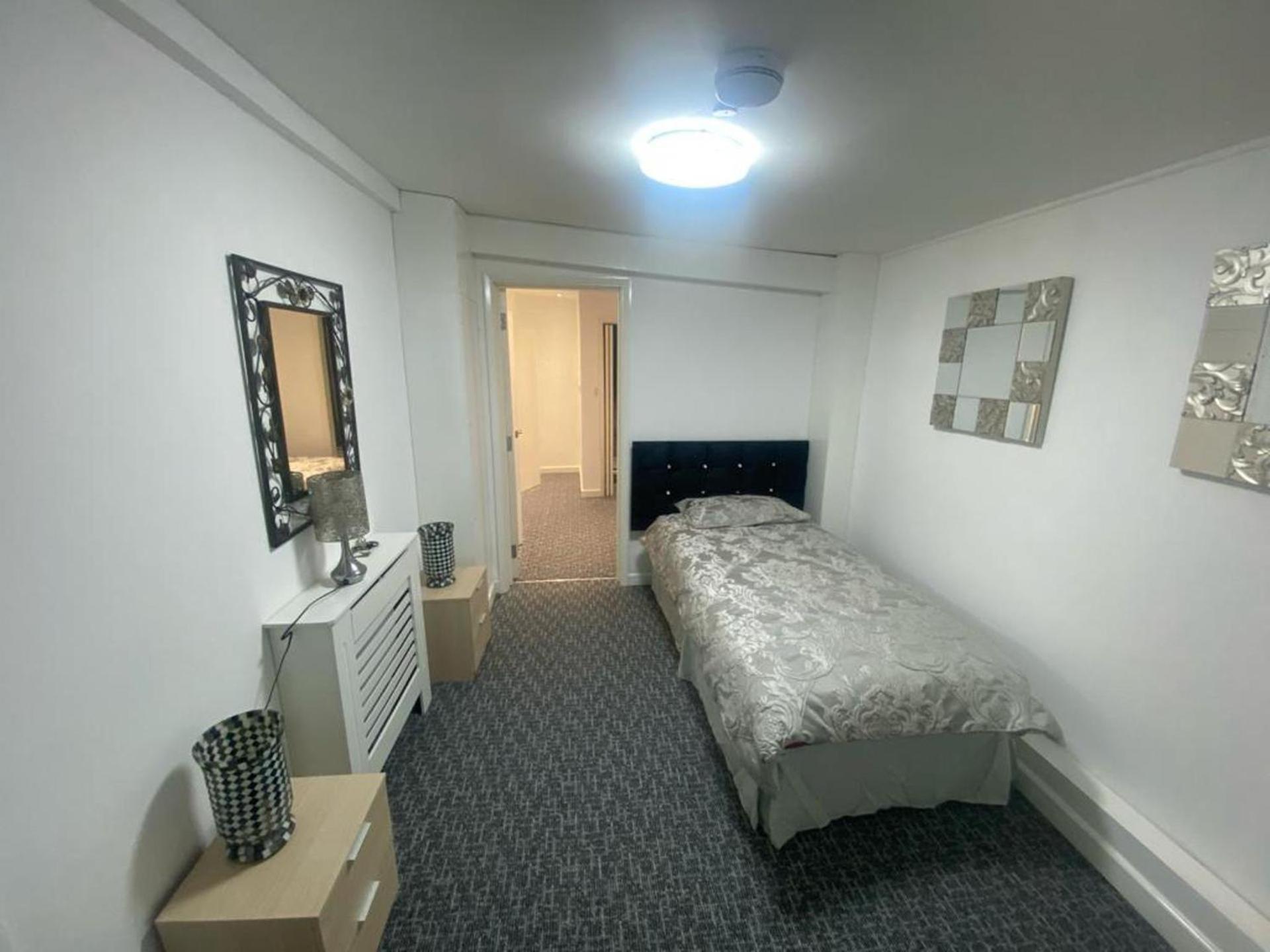 Beautiful 3-Bed Apartment In Merthyr Tydfil Luaran gambar